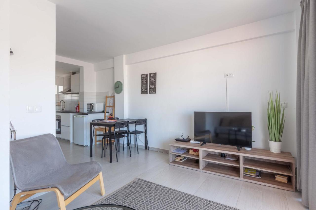 Apartment With Balcony In By Costarentals - Ref 92 *